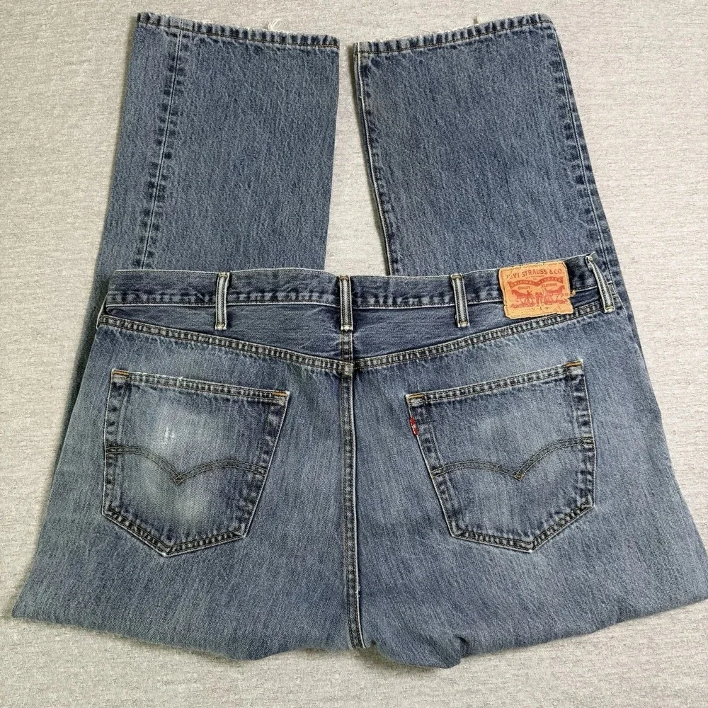 Levi's 501 Original Fit Men Jeans 44x32 Button Fly Straight Leg Light Wash Denim